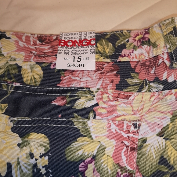 Shorts - Picture 3 of 3